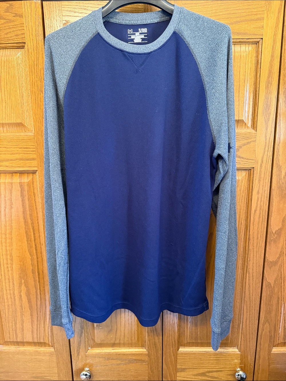 Under Armour Men's Navy Body with Heather Gray Raglan Long-Sleeve Tee